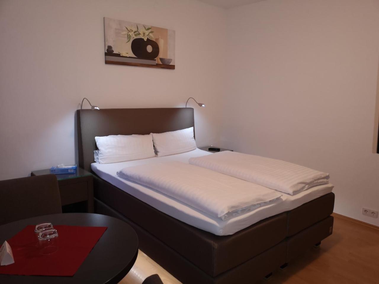 Tuniberg Restaurant Hotel Freiburg im Breisgau Værelse billede